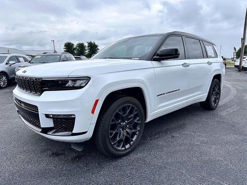 Used 2023 Jeep Grand Cherokee L Summit w/ High Altitude Package AWD/4WD image 9