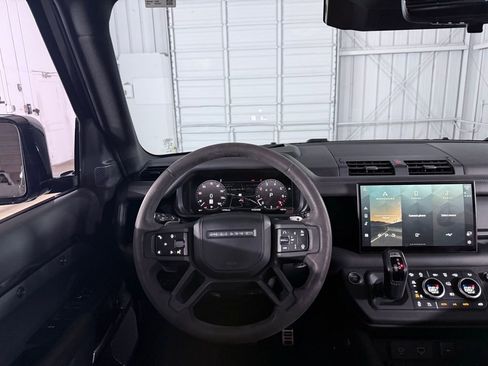 Used 2023 Land Rover Defender 110 V8 AWD/4WD image 34