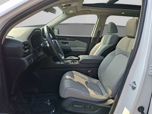 Used 2025 Honda Pilot Touring image 16