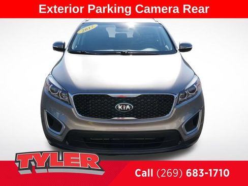 Used 2017 Kia Sorento FWD w/ LX Convenience Package image 2