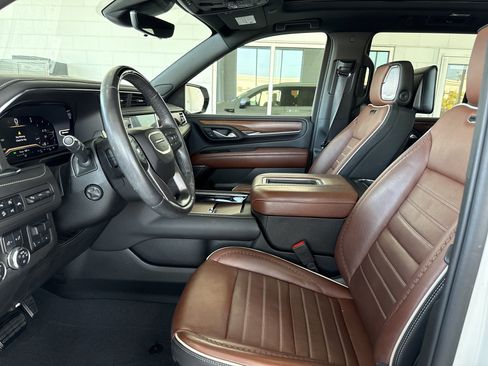 Used 2024 GMC Yukon Denali Ultimate AWD/4WD image 4