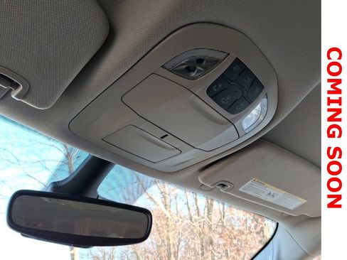 Used 2024 Chrysler Pacifica Touring-L image 10