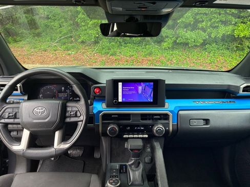 Used 2025 Toyota Tacoma TRD Off-Road AWD/4WD image 33