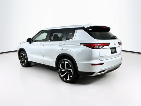 Used 2024 Mitsubishi Outlander SE FWD image 5