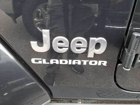 Used 2021 Jeep Gladiator Overland AWD/4WD image 12