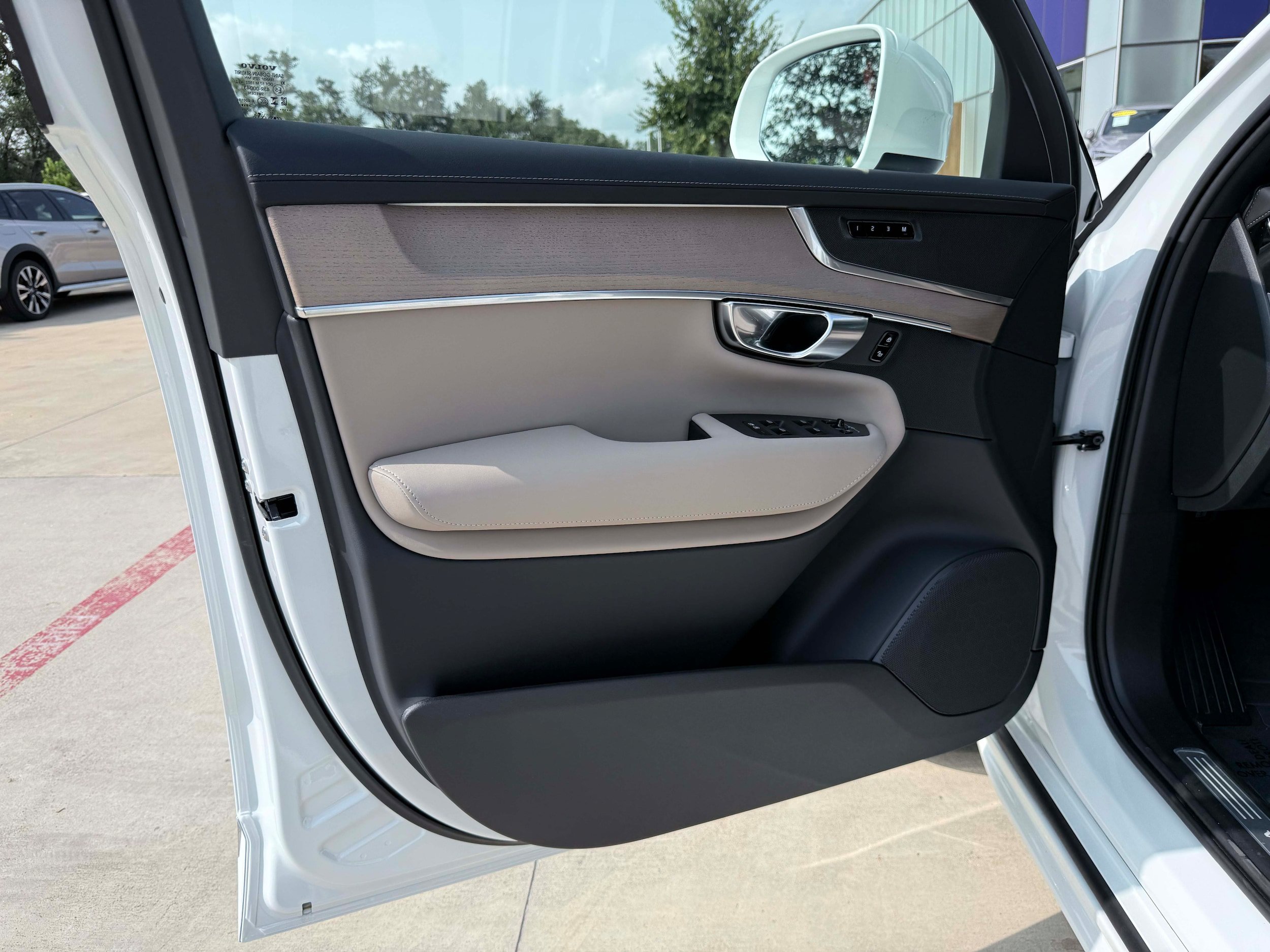 New 2026 Volvo XC90 B6 Plus w/ Protection Package Premier AWD/4WD image 11