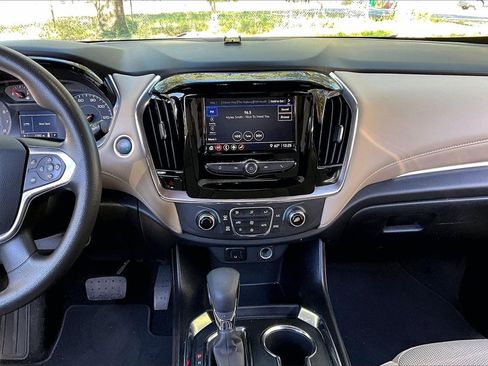 Used 2023 Chevrolet Traverse LS image 9