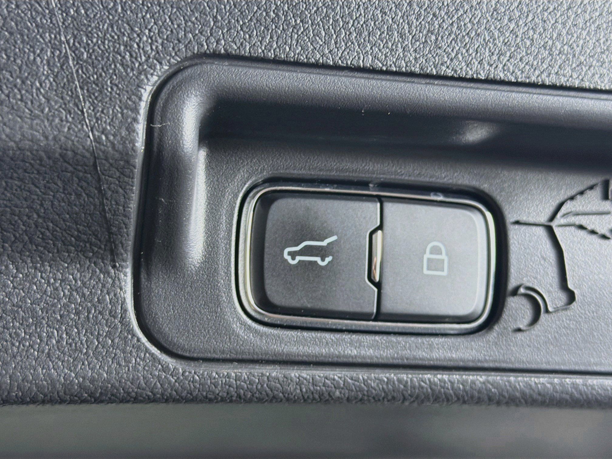 Used 2025 Ford Explorer ST-Line AWD/4WD image 30