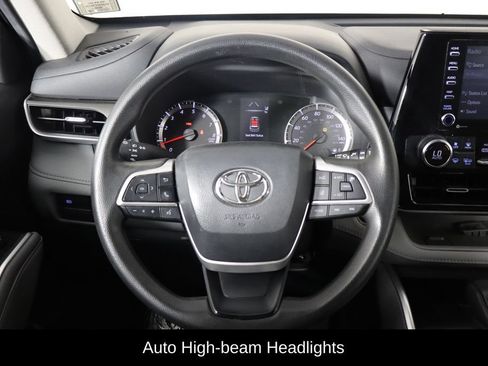 Used 2022 Toyota Highlander L AWD/4WD image 7