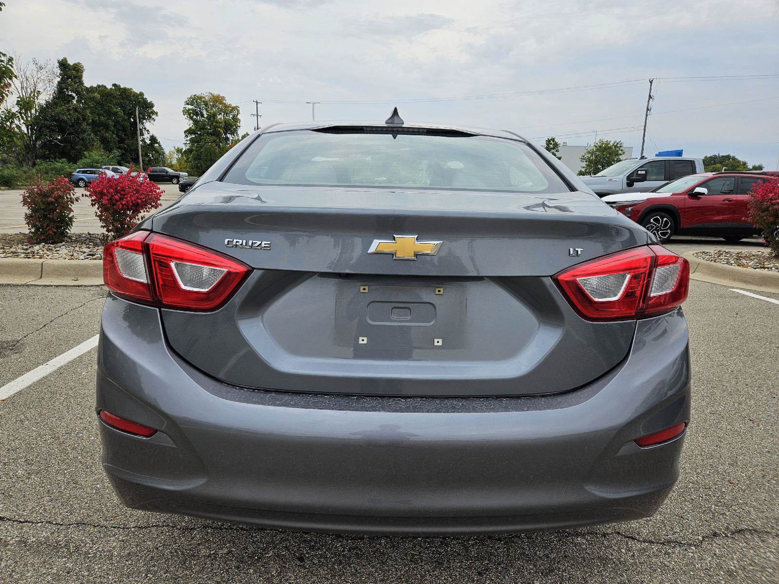 Used 2018 Chevrolet Cruze LT w/ Sun And Sound Package FWD image 6