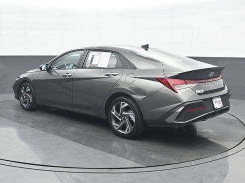 Used 2025 Hyundai Elantra Sport FWD image 4