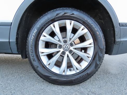 Used 2019 Volkswagen Tiguan SE image 9