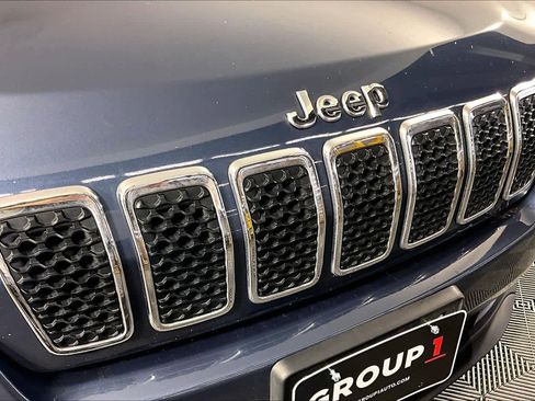 Used 2020 Jeep Cherokee Latitude Plus image 29