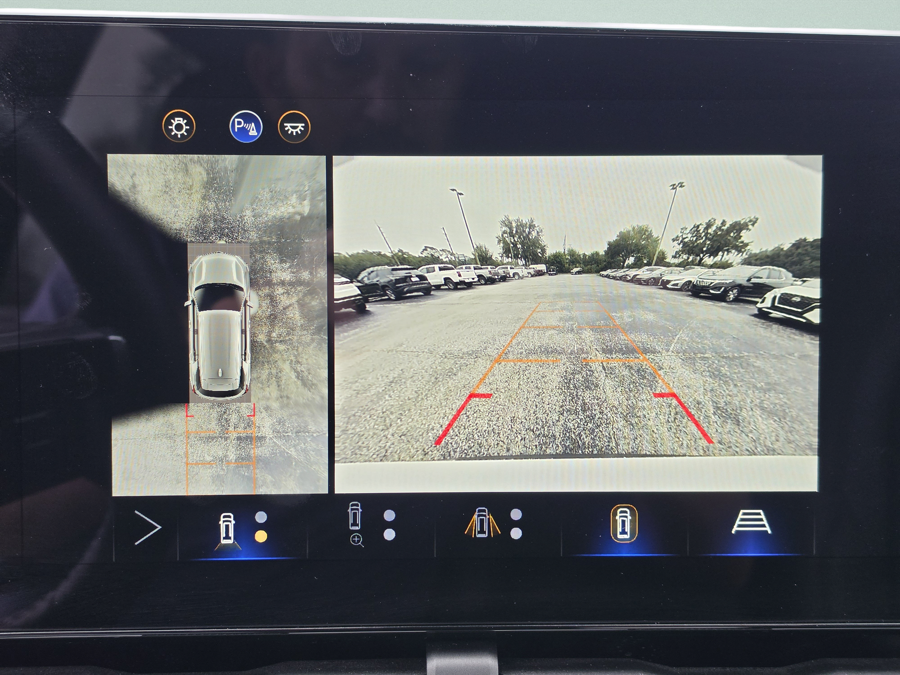 Used 2025 Chevrolet Equinox LT w/ Convenience Package II AWD/4WD image 29