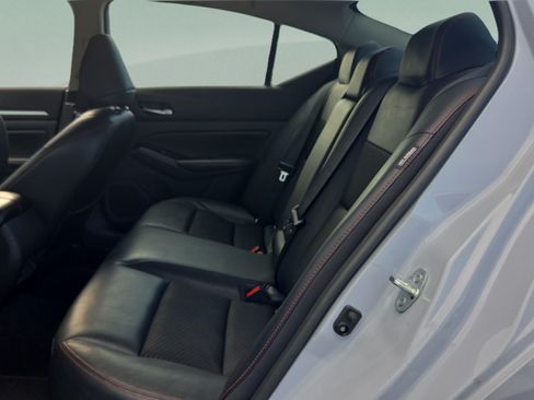 Used 2024 Nissan Altima 2.5 SR FWD image 10