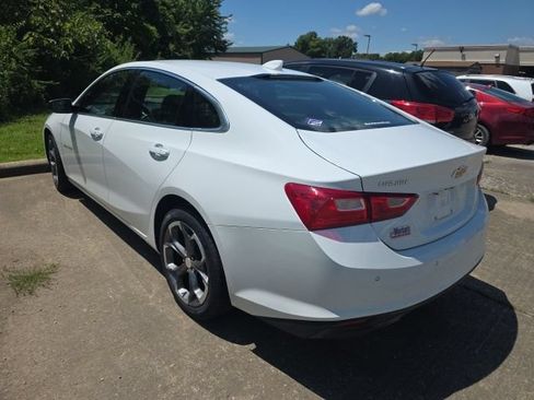 Used 2024 Chevrolet Malibu LT FWD image 2