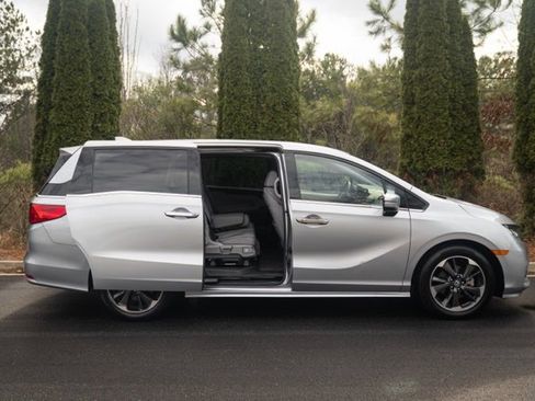 Used 2023 Honda Odyssey Elite image 13