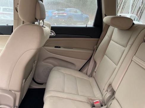 Used 2021 Jeep Grand Cherokee Laredo image 14