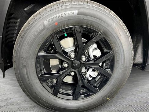 New 2025 Jeep Grand Cherokee Laredo image 13