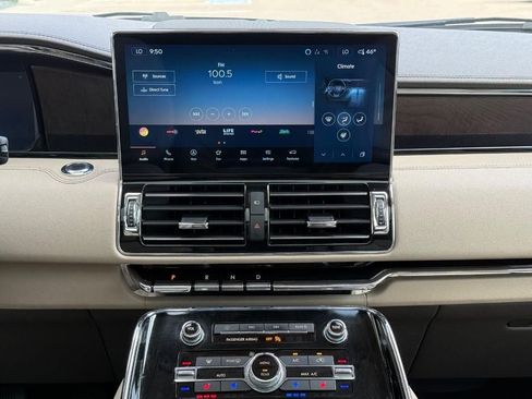Used 2024 Lincoln Navigator Reserve AWD/4WD image 13