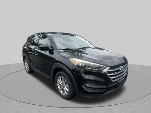 Used 2017 Hyundai Tucson SE w/ Cargo Package FWD image 3
