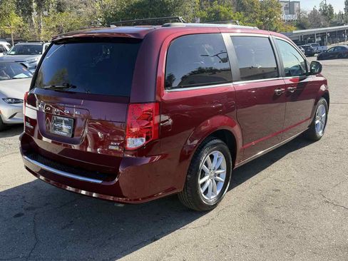 Used 2019 Dodge Grand Caravan SXT image 5