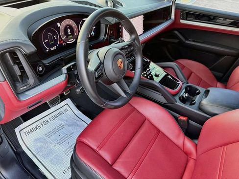 Used 2025 Porsche Cayenne S AWD/4WD image 25