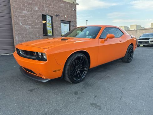 Used 2014 Dodge Challenger R/T image 3