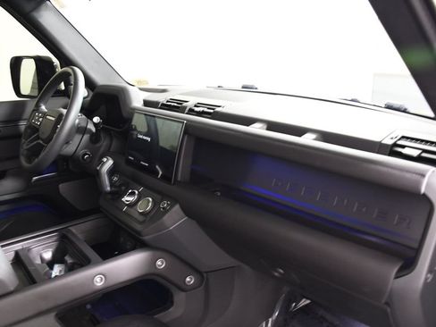 Used 2024 Land Rover Defender 130 X-Dynamic SE AWD/4WD image 19