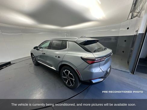 Used 2025 Chevrolet Equinox EV LT w/ Convenience Package image 3