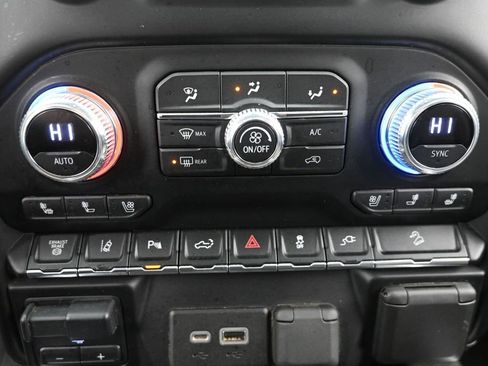 Used 2021 GMC Sierra 2500 Denali w/ Denali Ultimate Package image 21