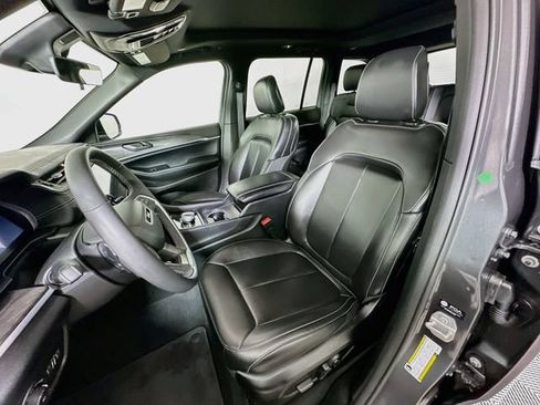 Used 2025 Jeep Grand Cherokee Limited AWD/4WD image 26