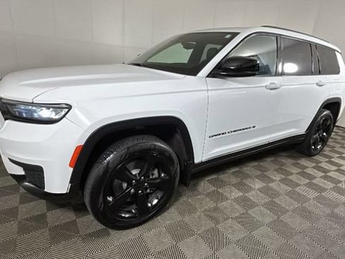 Used 2023 Jeep Grand Cherokee L Laredo AWD/4WD image 6