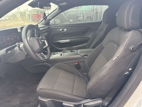 Used 2025 Ford Mustang Coupe image 9