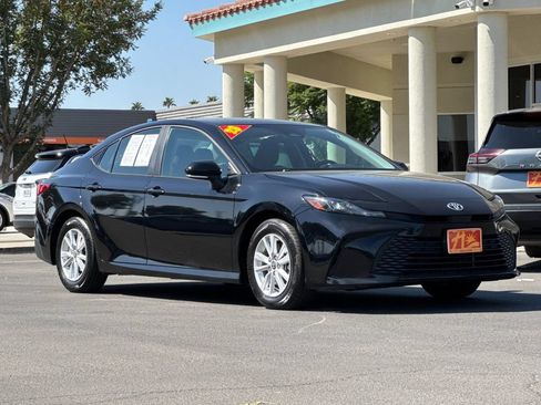 Used 2025 Toyota Camry LE FWD image 7