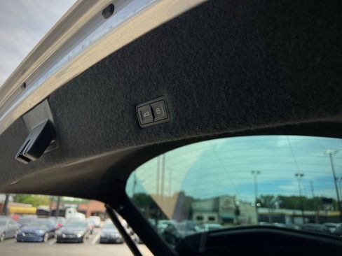 Used 2022 Lamborghini Urus image 32