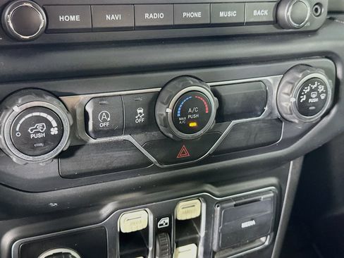 Used 2018 Jeep Wrangler Unlimited Sport S AWD/4WD image 23