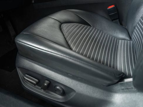 Used 2023 Toyota Camry SE image 32