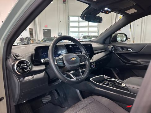 Used 2026 Chevrolet Equinox LT FWD image 13
