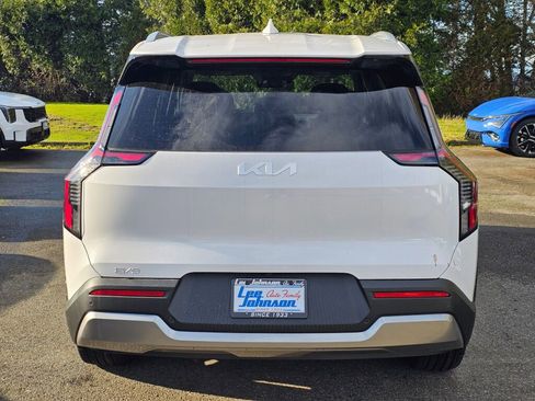 New 2026 Kia EV9 Wind image 6