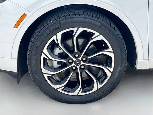 Used 2025 Lincoln Nautilus Reserve AWD/4WD image 33