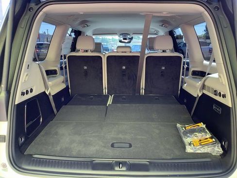 New 2023 Jeep Wagoneer Series III w/ Preferred Equipment Group image 34