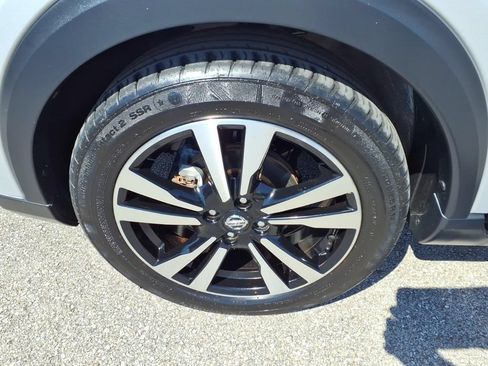 Used 2019 Nissan Kicks SV FWD image 5