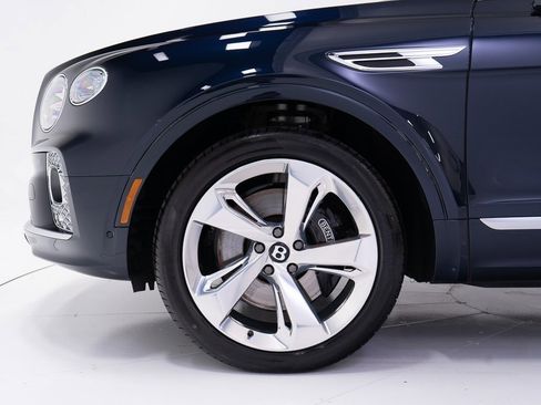 Certified 2021 Bentley Bentayga image 43