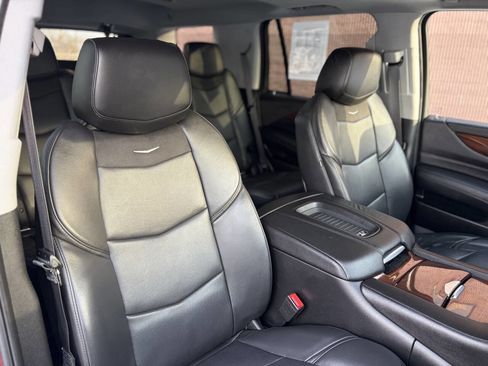 Used 2018 Cadillac Escalade Premium Luxury image 17