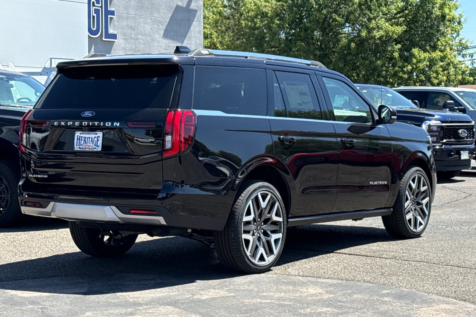 New 2026 Ford Expedition Platinum w/ Platinum Ultimate Package AWD/4WD image 4