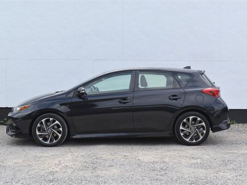 Used 2018 Toyota Corolla iM w/ All-Weather Mat Package FWD image 9