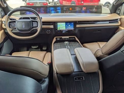 Used 2025 Lincoln Navigator Black Label AWD/4WD image 15