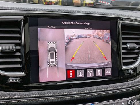 Used 2022 Chrysler Pacifica Limited w/ Uconnect Theater Family Group image 23