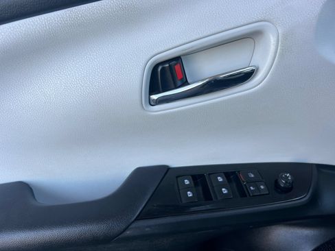 Used 2016 Toyota Prius Three Touring w/ Preferred Accessory Package FWD image 10